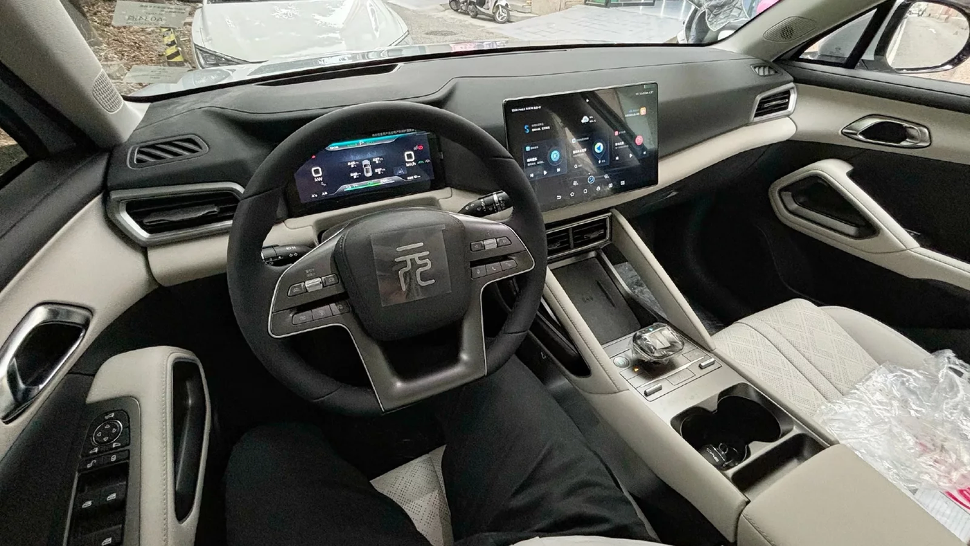 BYD Yuan UP уже появился в дилерских салонах