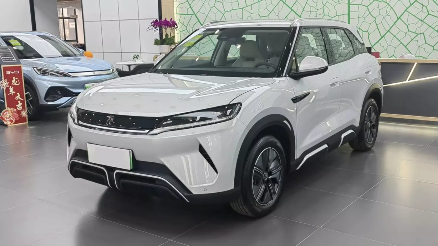 BYD Yuan UP уже появился в дилерских салонах