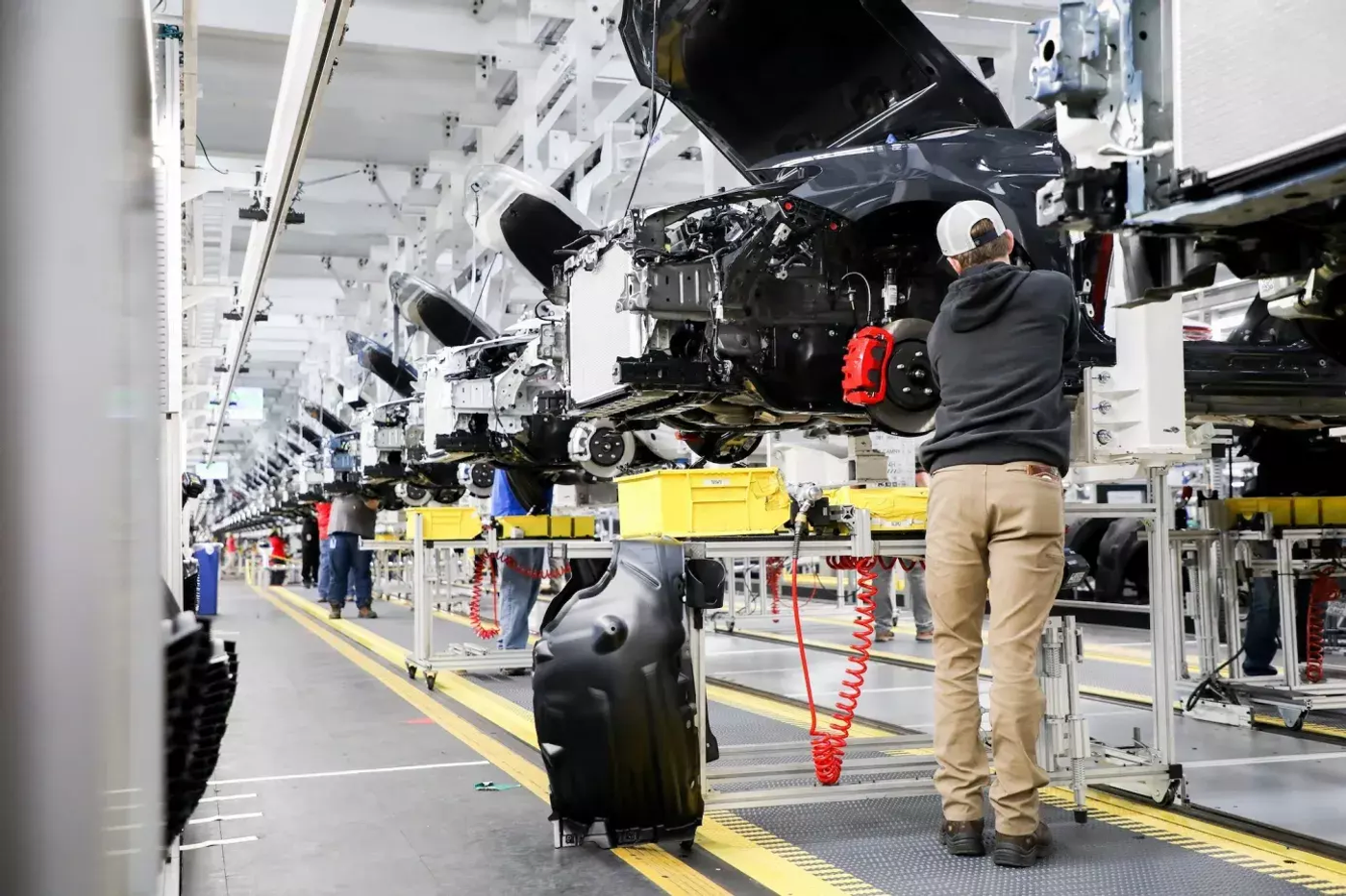 Toyota не планирует выпускать только электромобили