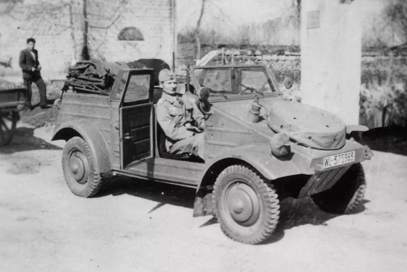 Трофейный VW Kubelwagen Typ 82 очень любили красноармейцы за его неприхотливость