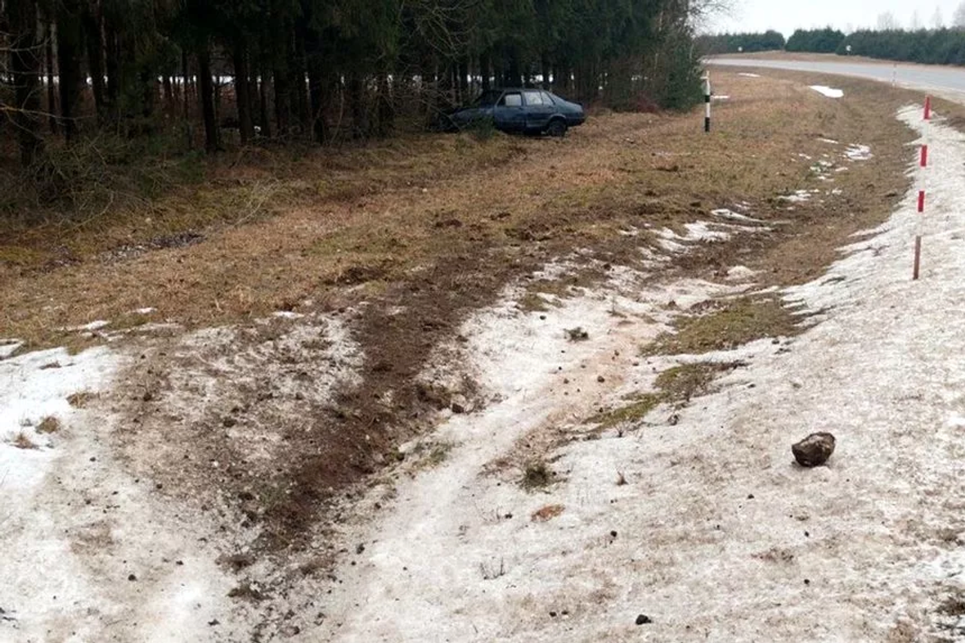 19-летний водитель травмирован при опрокидывании автомобиля в Лидском районе