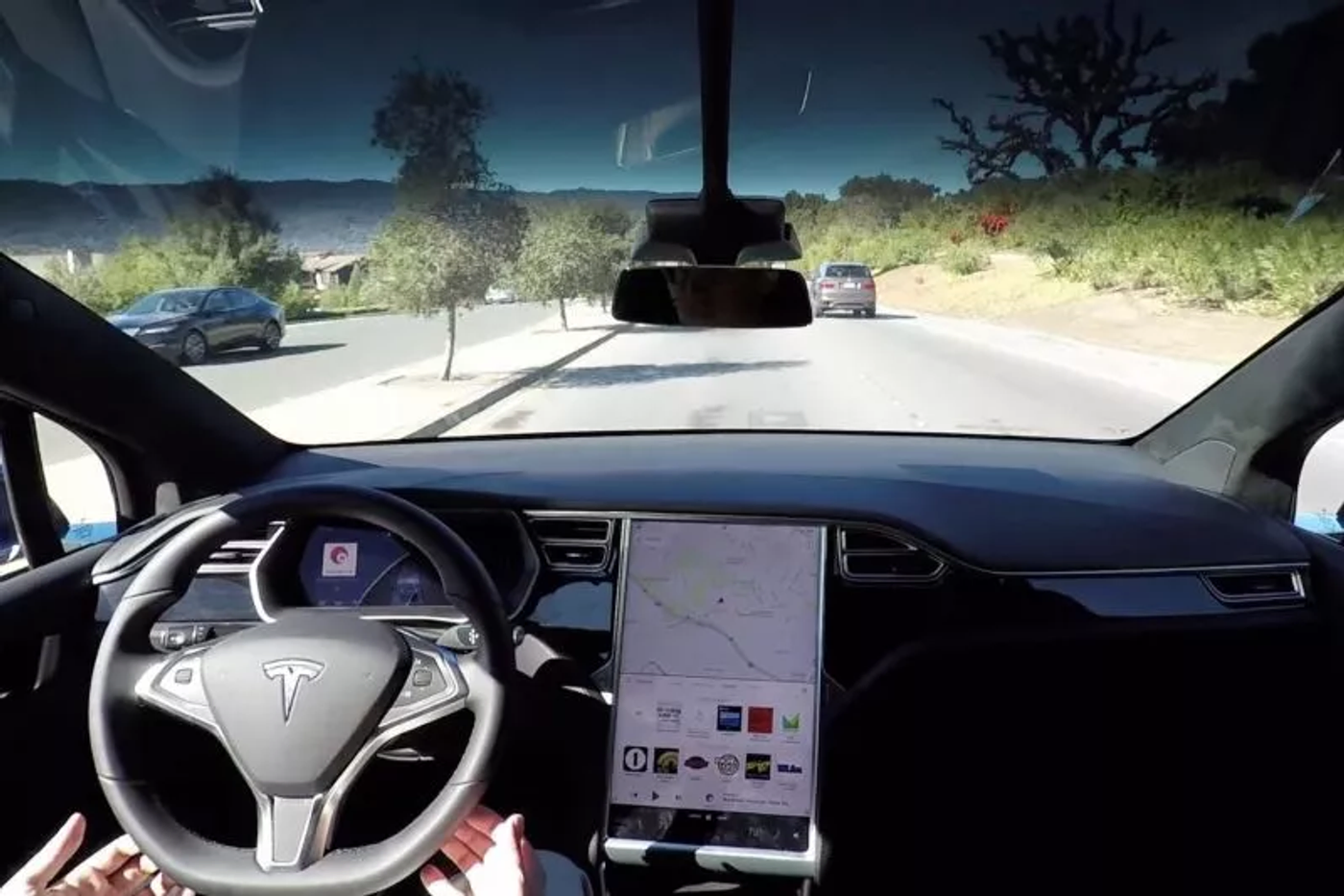 Оппонент Маска заявил, что Tesla ведет себя на дороге, как пьяный подросток