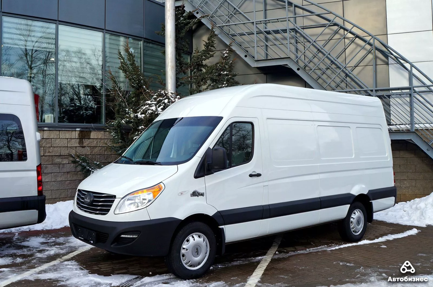 Sprinter больше не нужен: знакомимся с микроавтобусами МАЗ
