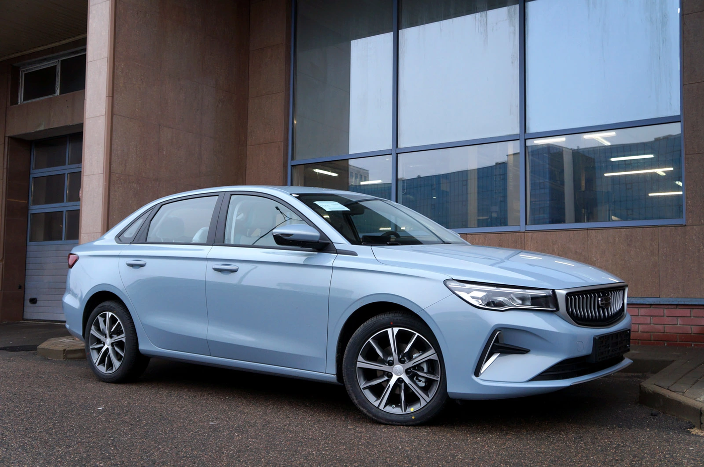 Дилеры начали получать обновленные Geely Emgrand: что поменялось?