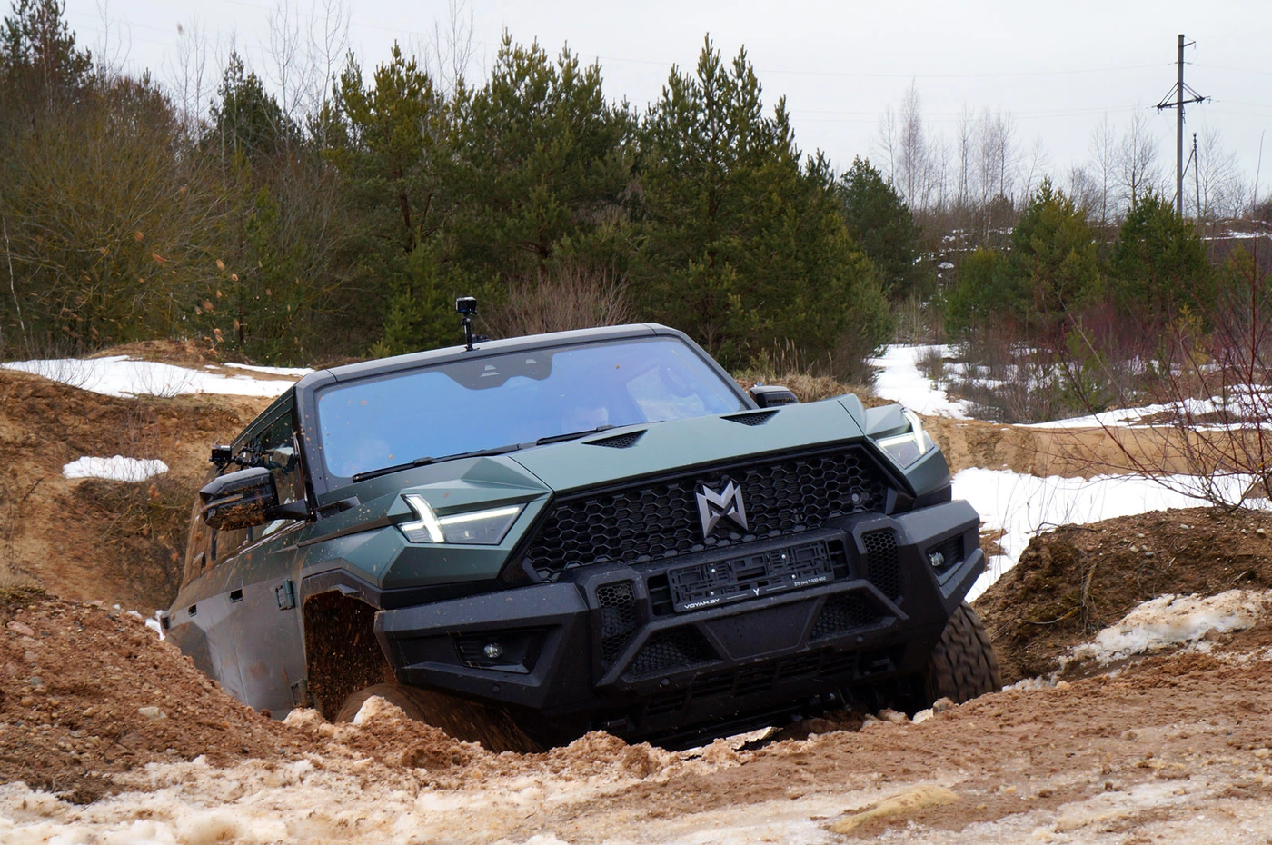 Перекреститься – и «газ» в пол: пробуем в карьере безумный M-Hero 917
