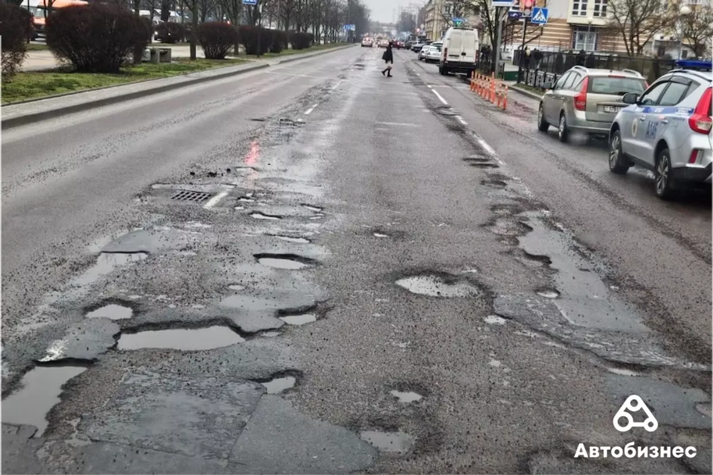 Так выглядит дорожное полотно на бульваре Космонавтов – одной из центральных улиц в Бресте