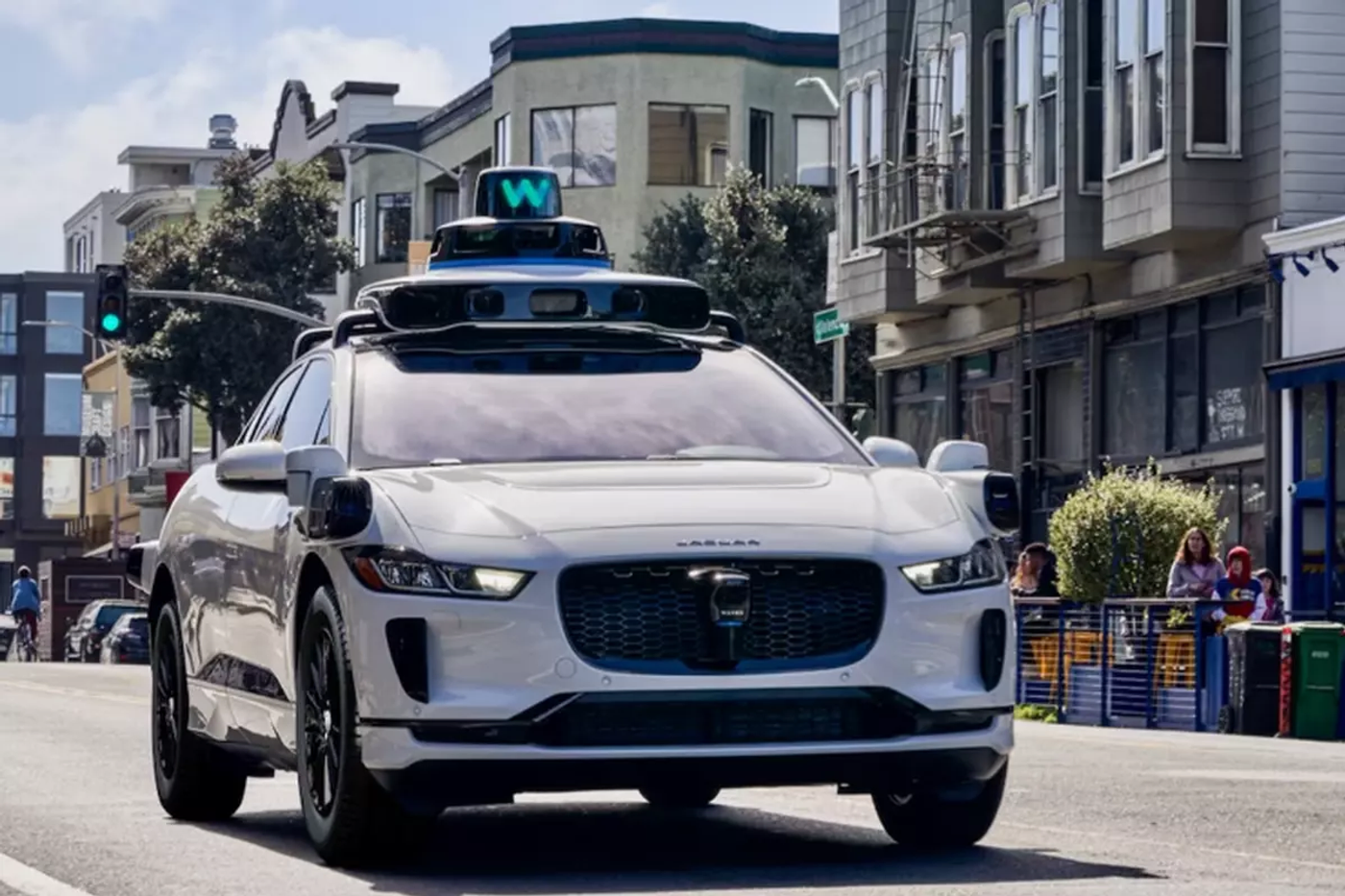 Власти разрешили Waymo работать в городах Калифорнии