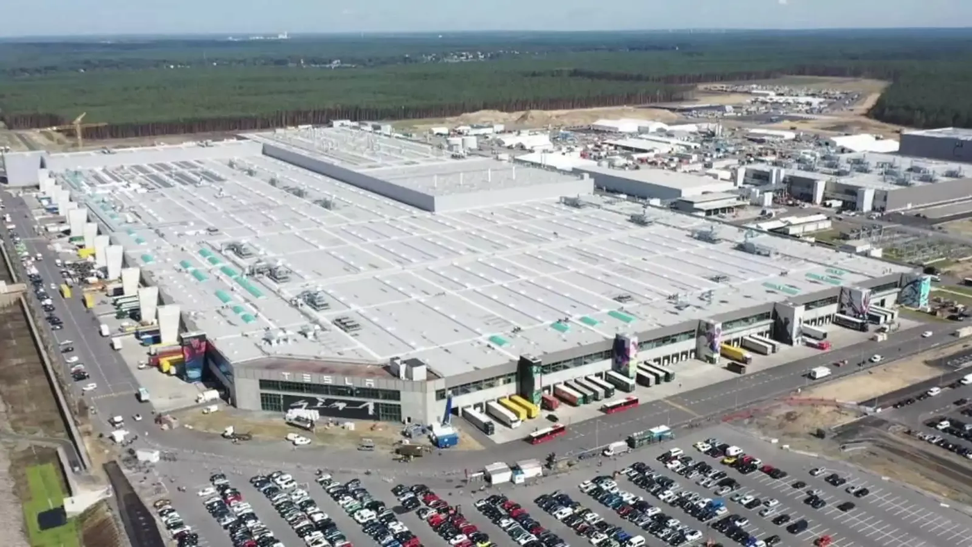 Завод Tesla в Берлине закроют