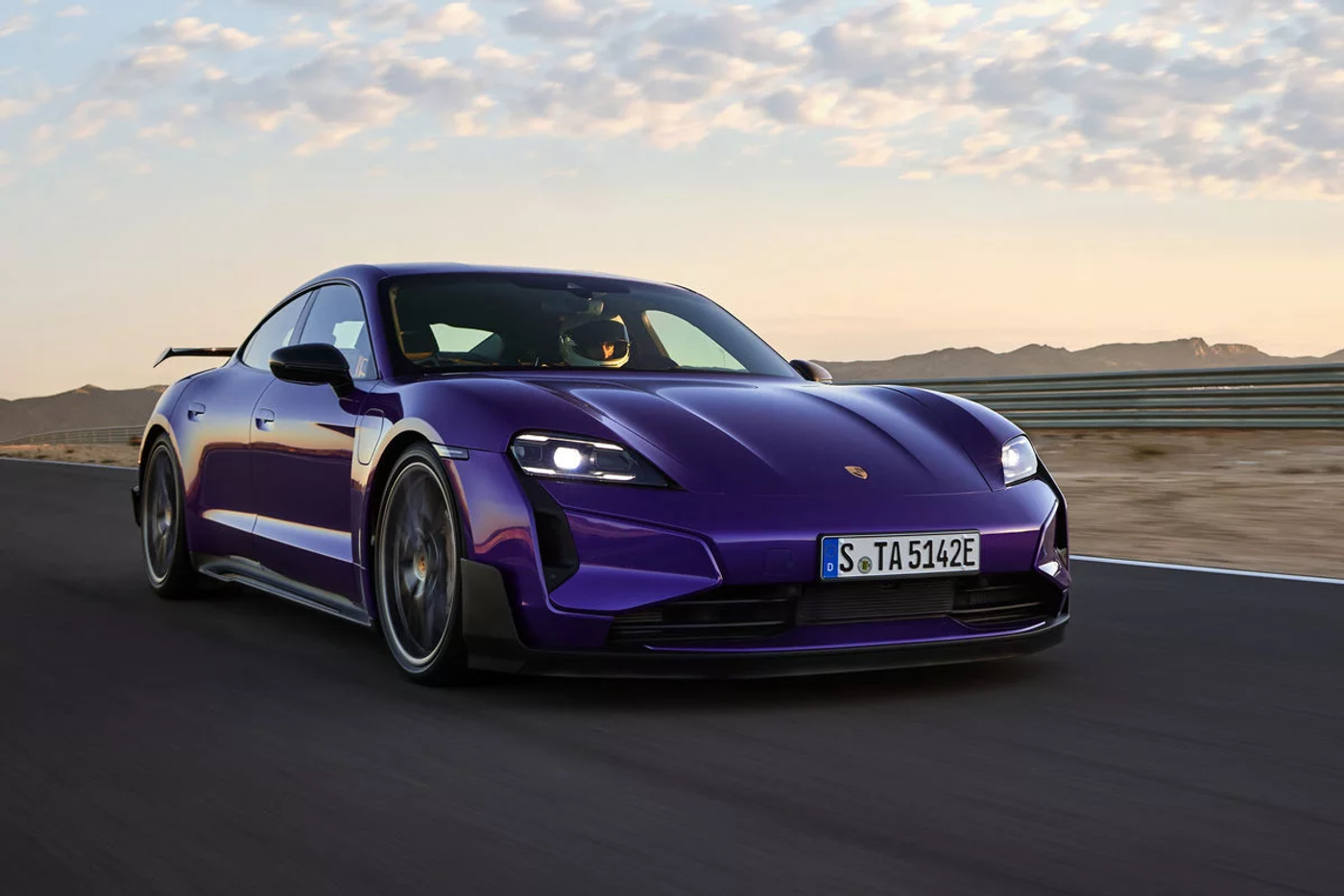До 1108 л.с. и 2,2 секунды до «сотни»: представлен Porsche Taycan Turbo GT