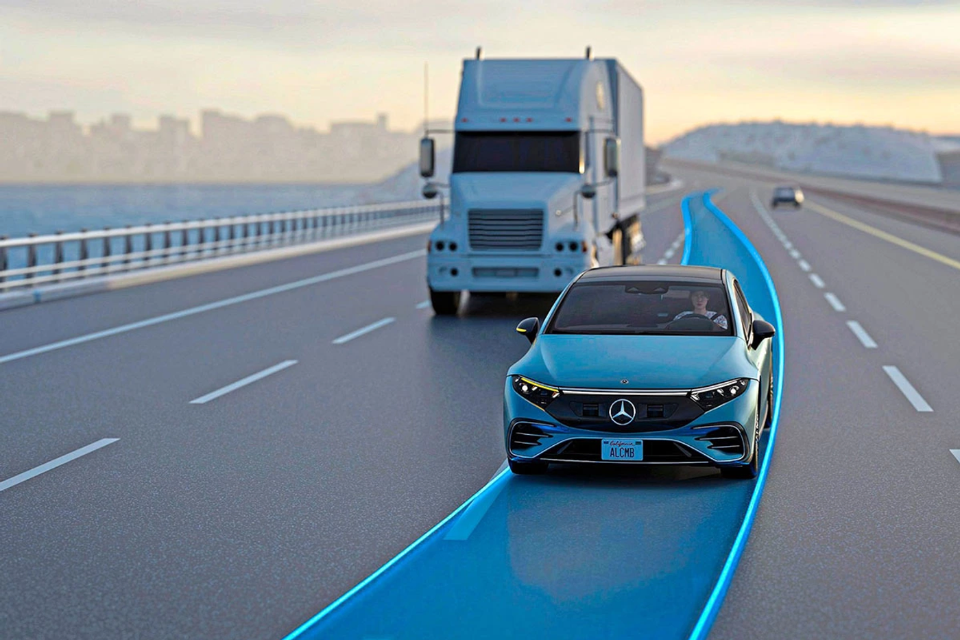 В Mercedes EQ расширили использование функции автономной смены полосы движения