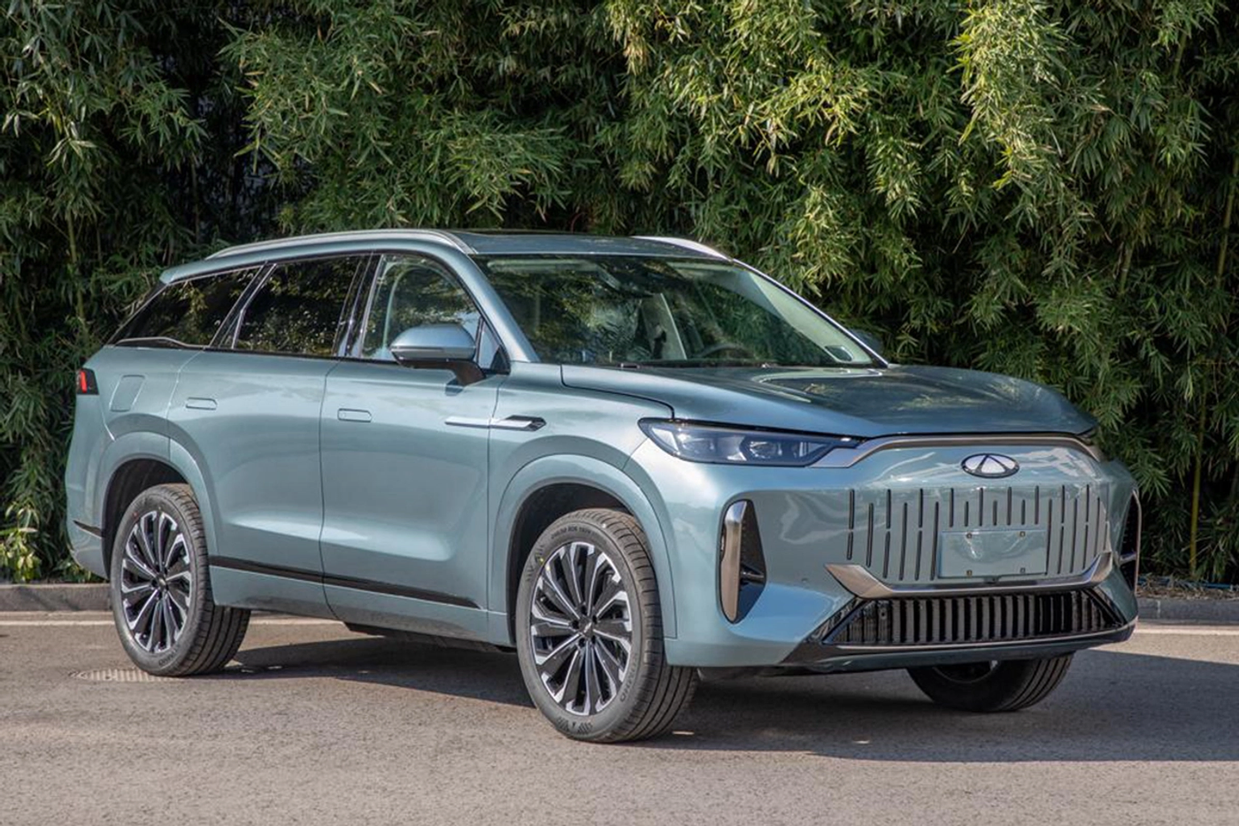 Подключаемый гибрид Chery Fulwin T10 покажут на Пекинском автосалоне