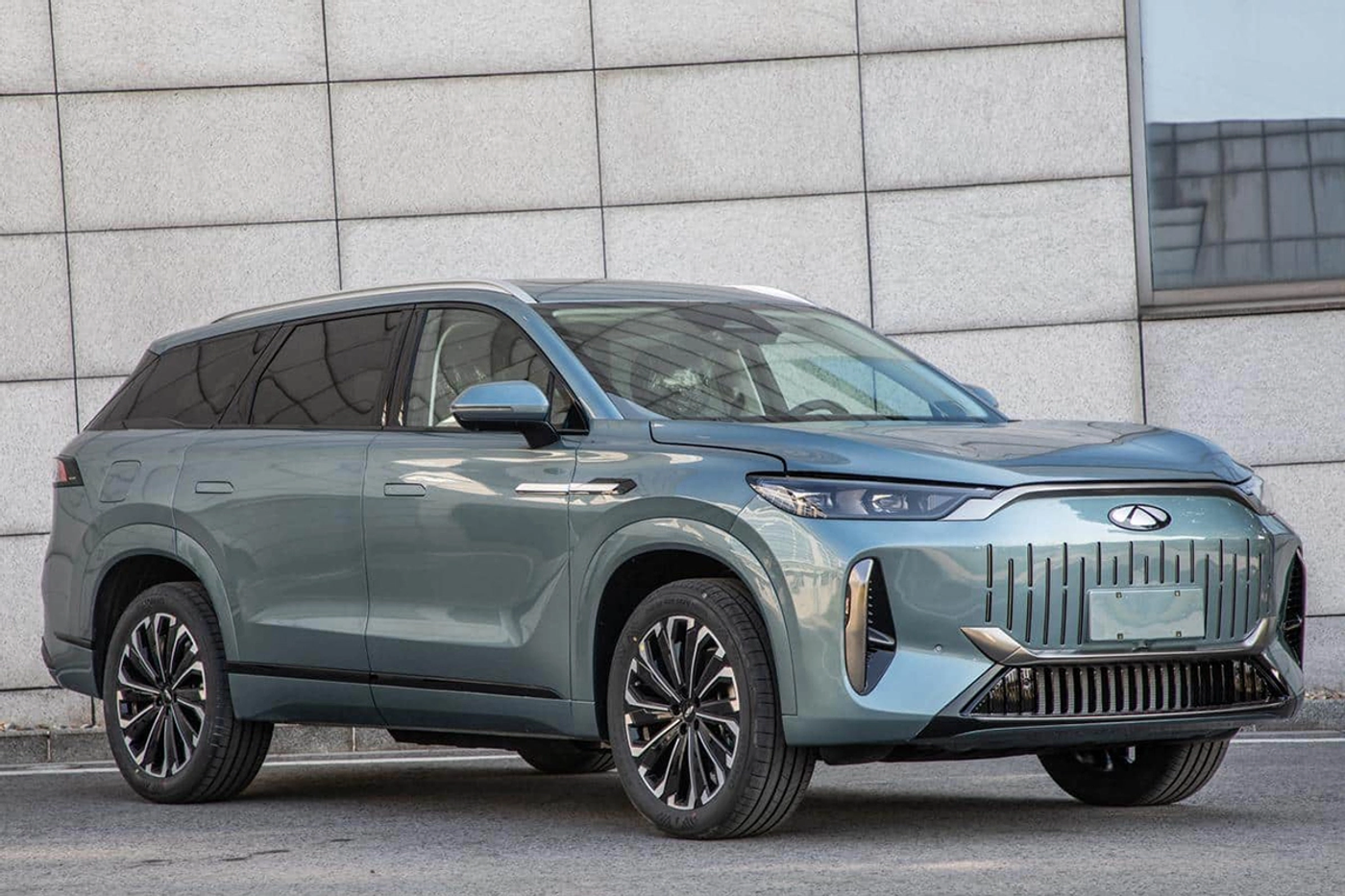 Подключаемый гибрид Chery Fulwin T10 покажут на Пекинском автосалоне