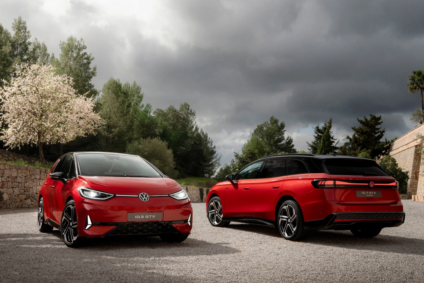 Двойная премьера: Volkswagen показал GTX-версии моделей ID.3 и ID.7 Tourer