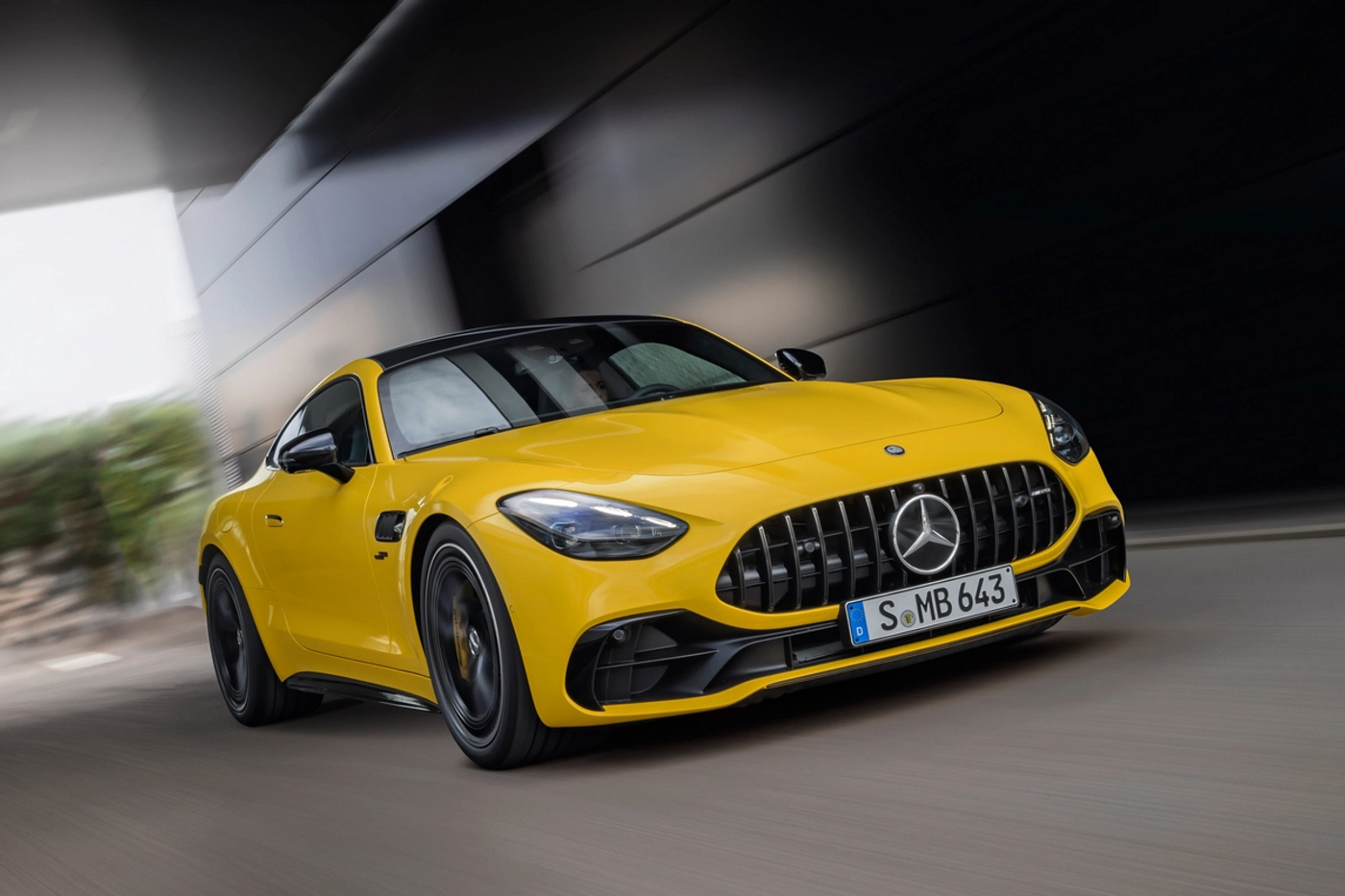 Спорткар Mercedes-AMG GT: базовая версия с четырьмя цилиндрами