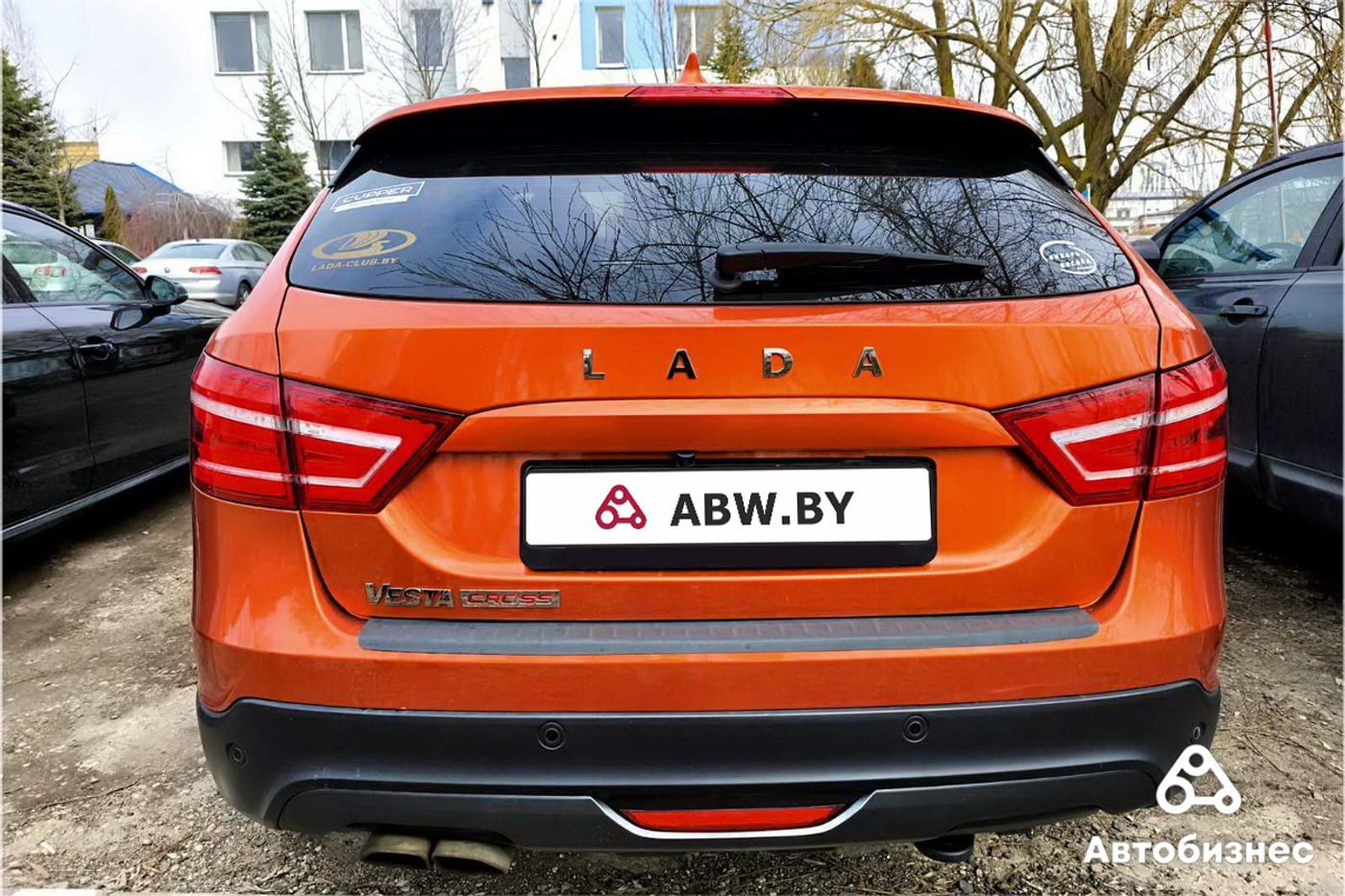 Lada Vesta Cross сзади