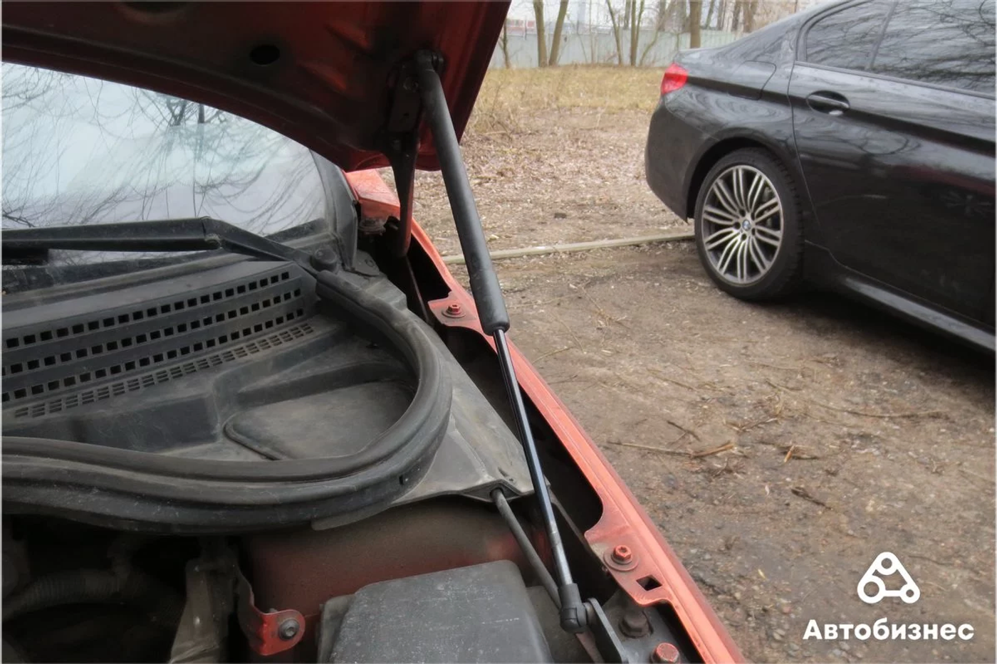 Газовый упор капота Lada Vesta Cross