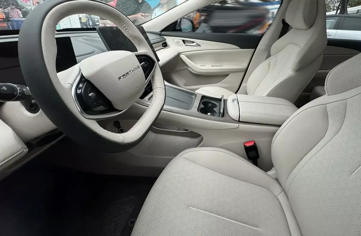 Dongfeng Forthing представила свое детище Xinghai S7