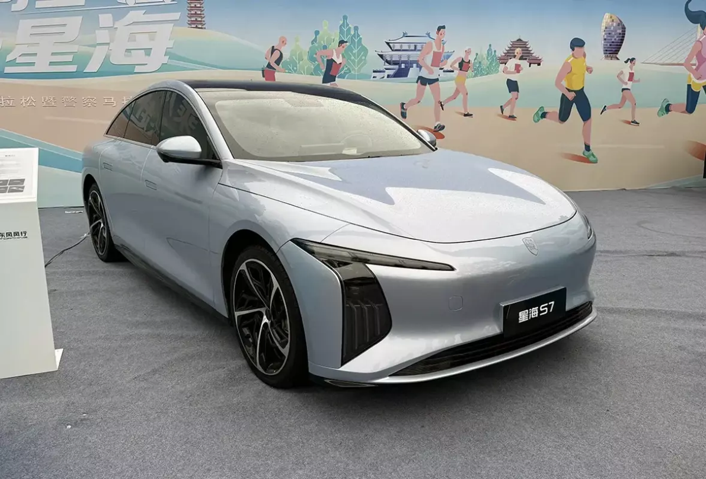 Dongfeng Forthing представила свое детище Xinghai S7