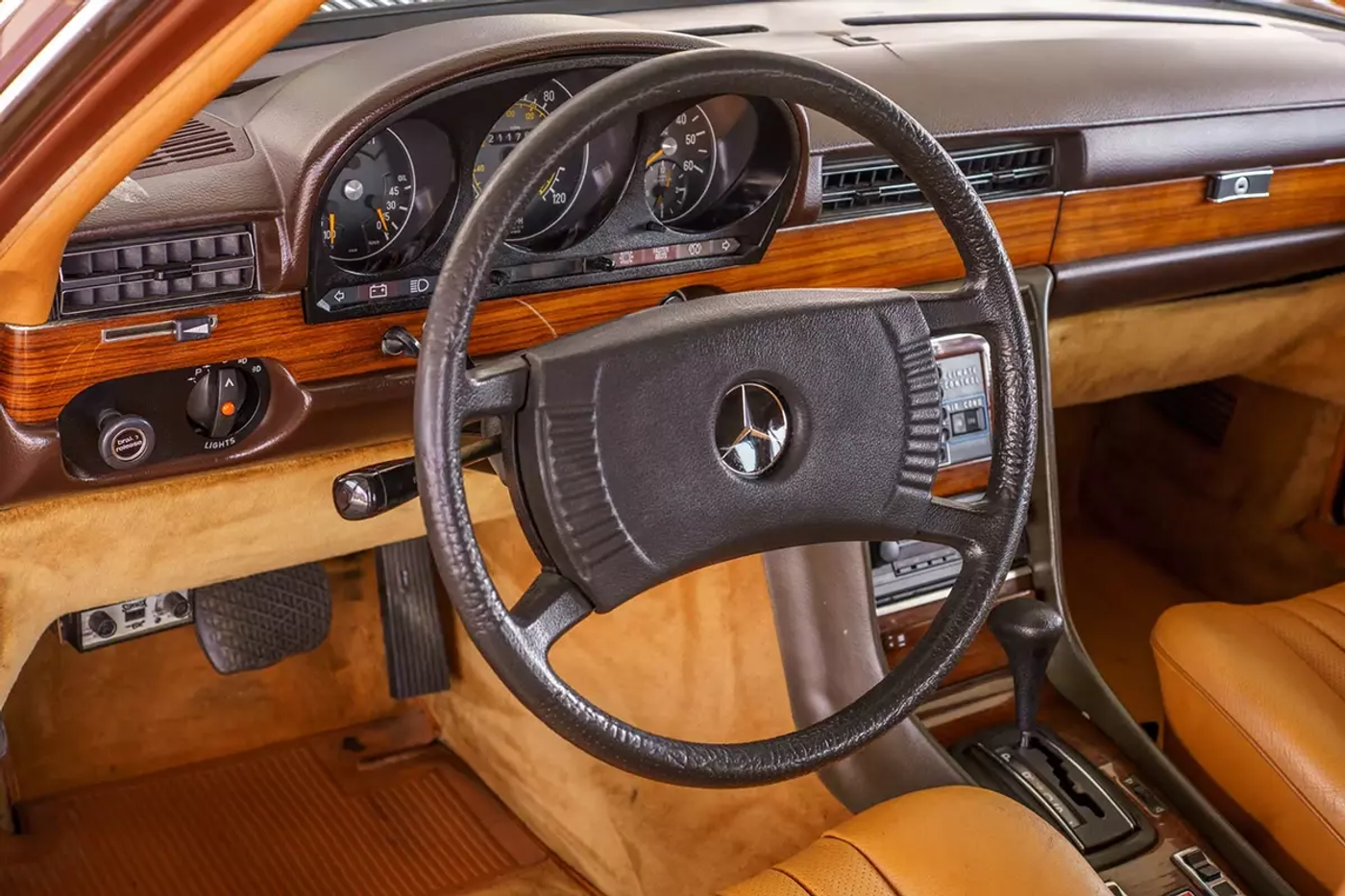 Mercedes-Benz 300SD 1979 года был продан на аукционе за $4400