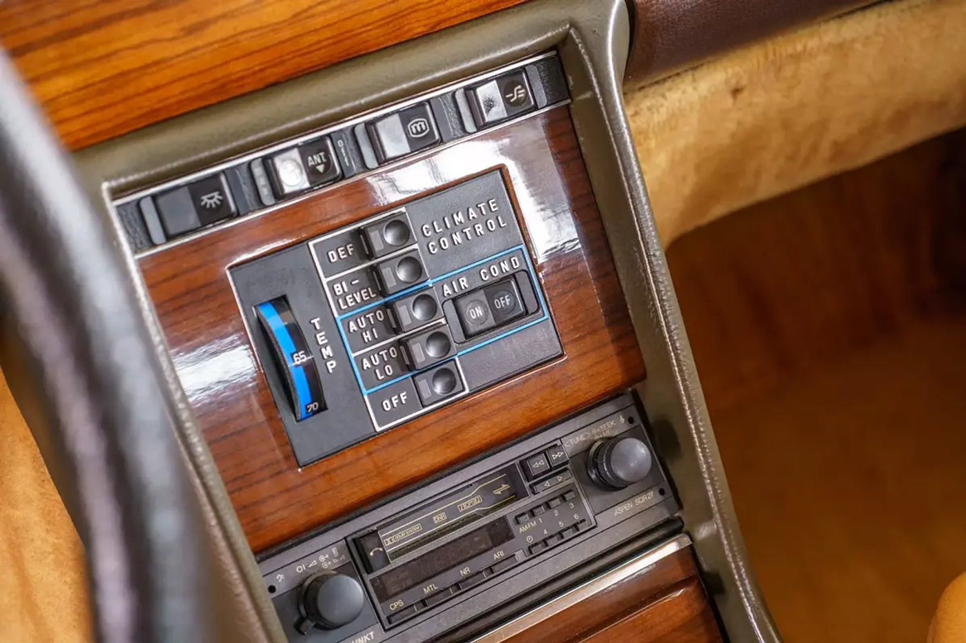 Mercedes-Benz 300SD 1979 года был продан на аукционе за $4400