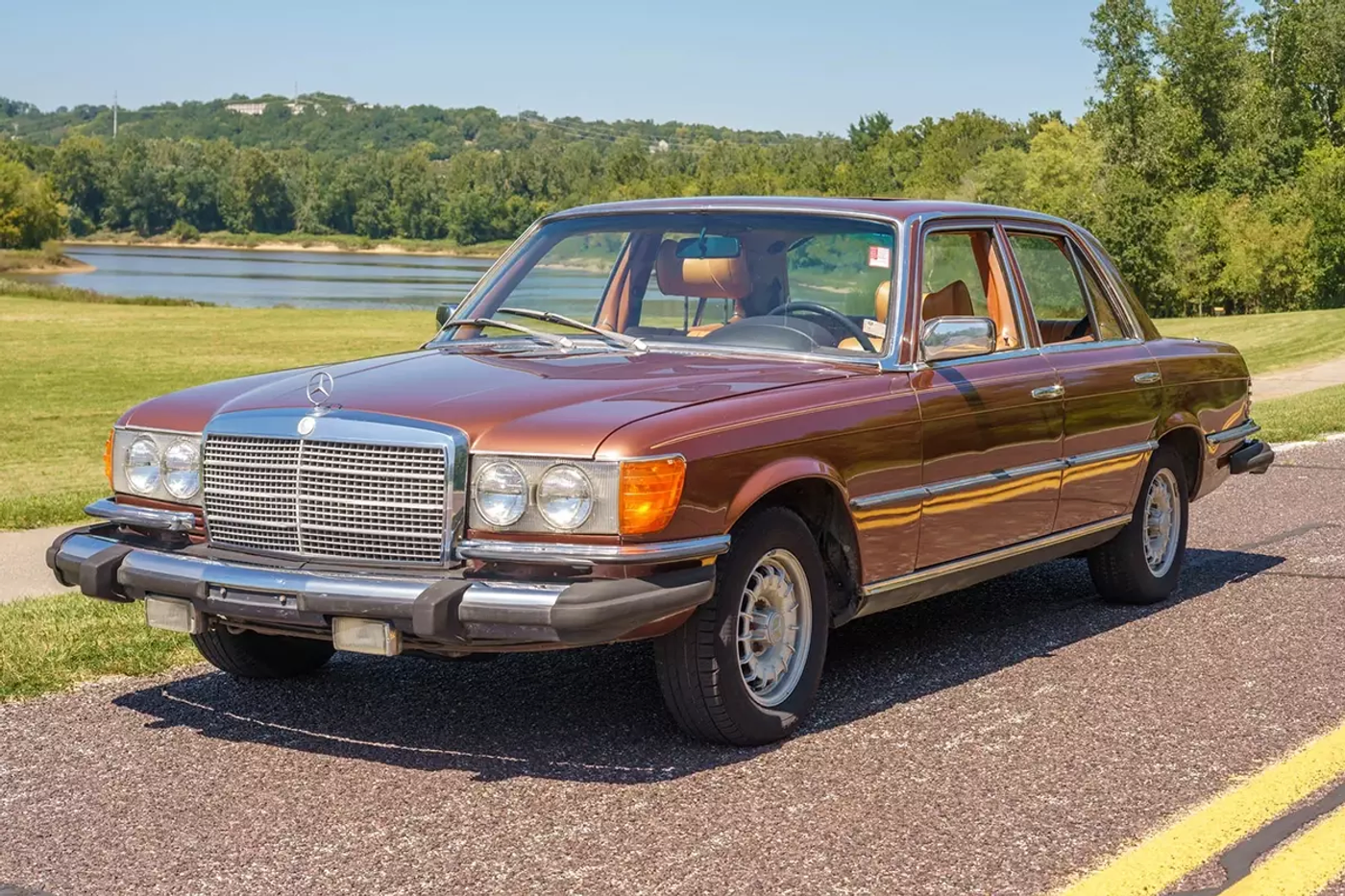 Mercedes-Benz 300SD 1979 года был продан на аукционе за $4400