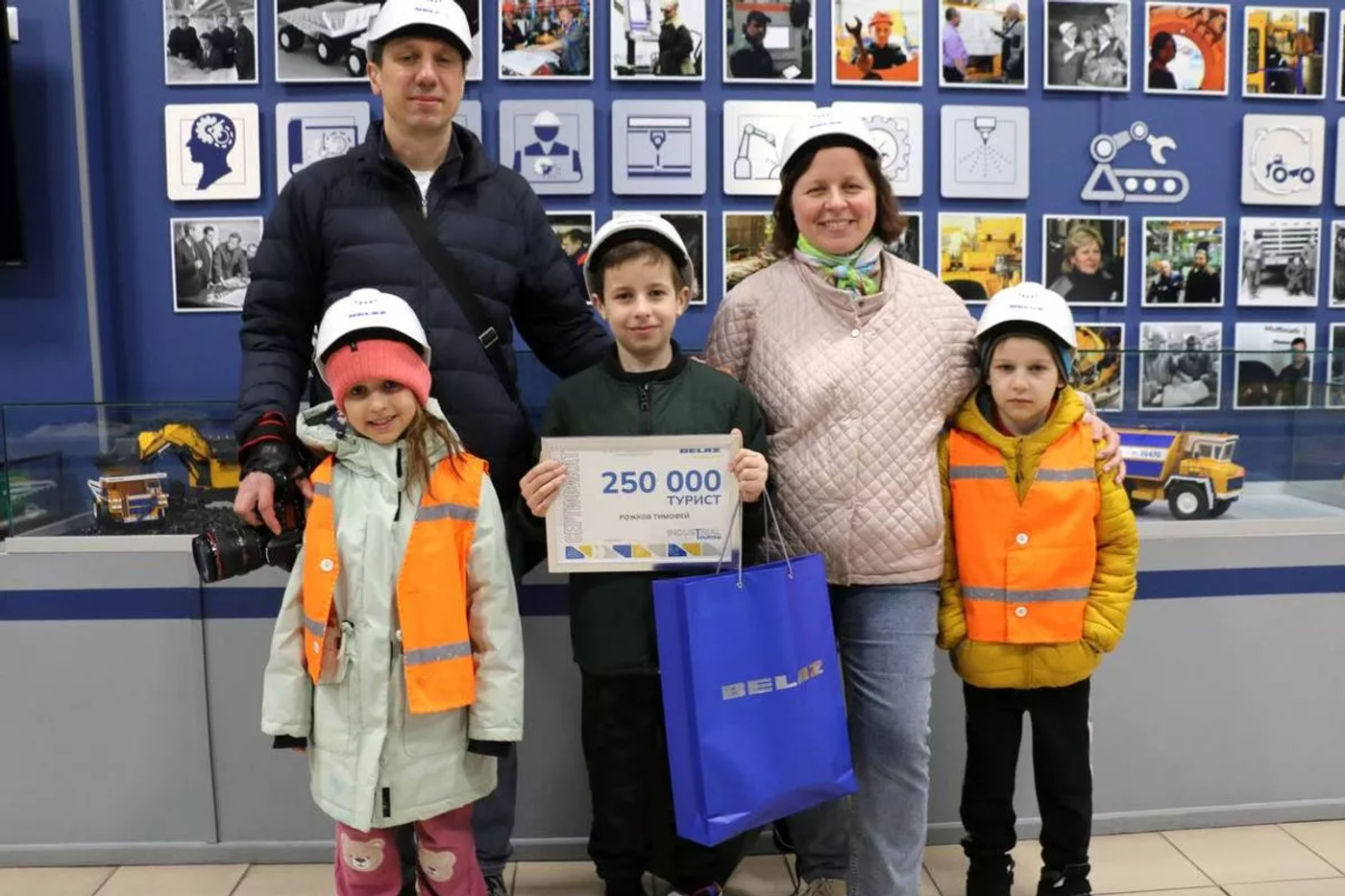 БЕЛАЗ принял 250-тысячного туриста