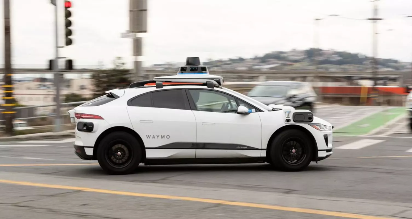Waymo и Uber Eats объединяются для доставки еды с помощью роботакси
