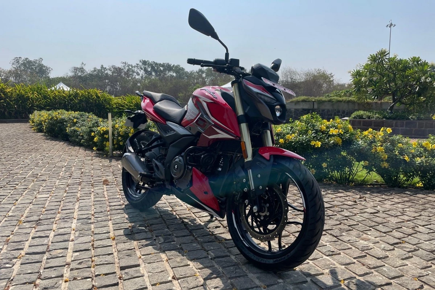 Bajaj внесла ряд изменений в спортбайк Pulsar N250 2024