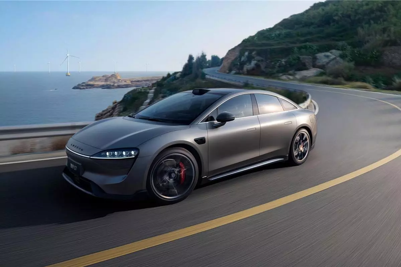 На рынок вышел новый Luxeed S7 по цене от $34 500