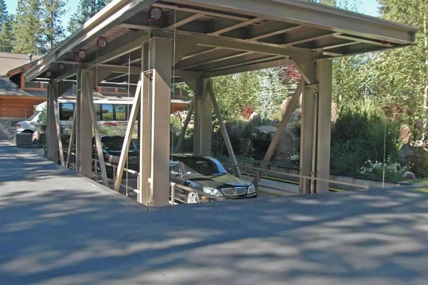 Самый роскошный гараж Carriage House продают в США