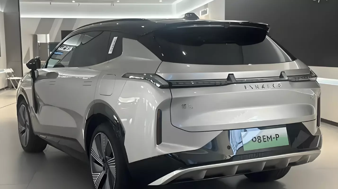 Lynk & Co представила на китайском рынке обновленную модель Lynk 08 EM-P