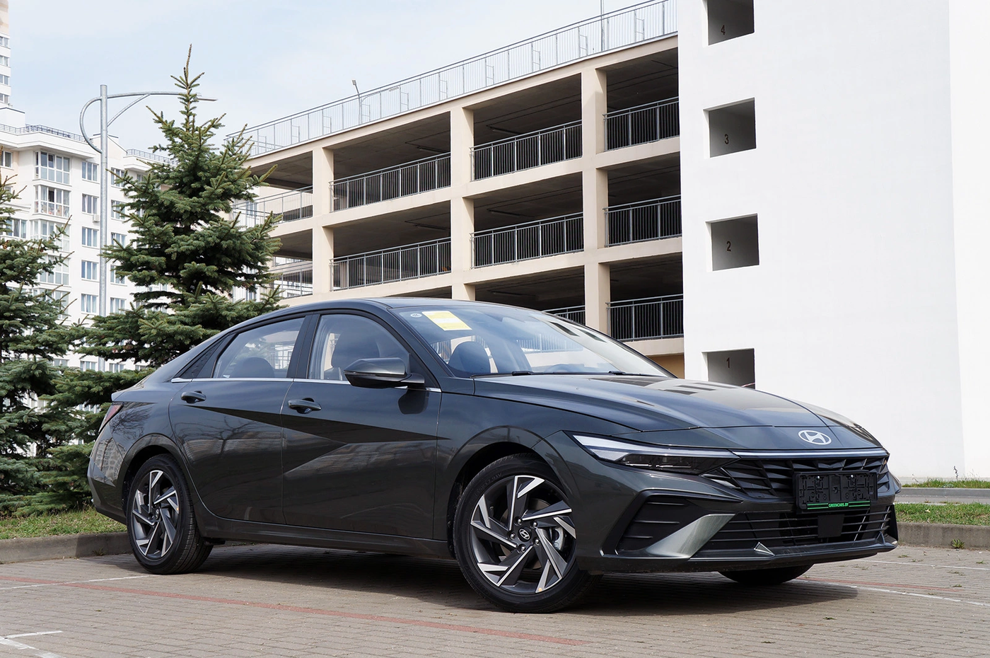 Красавица и чудовище: тест Hyundai Elantra из Китая