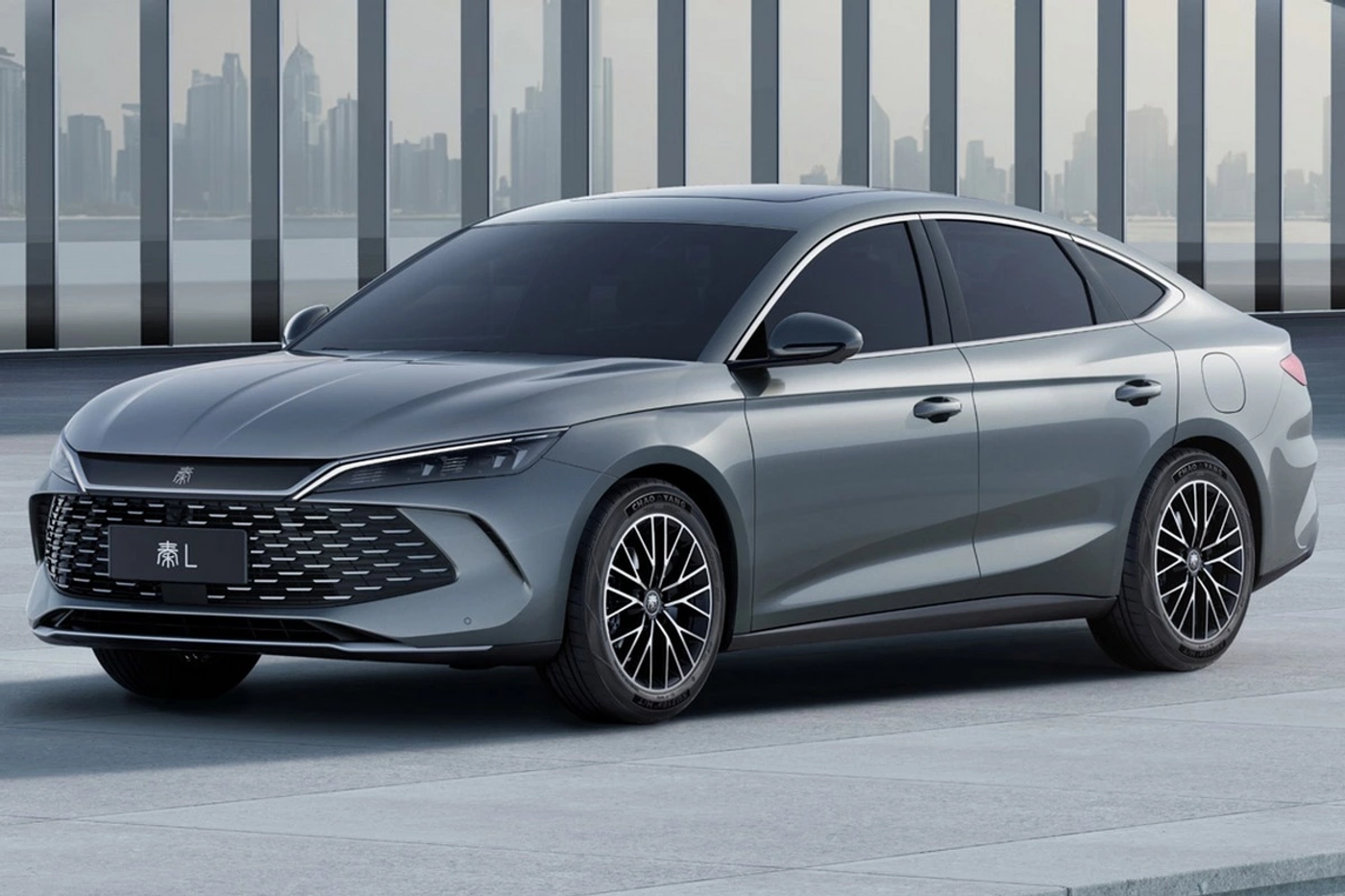 BYD раскрыла внешность и интерьер бюджетного седана Qin L