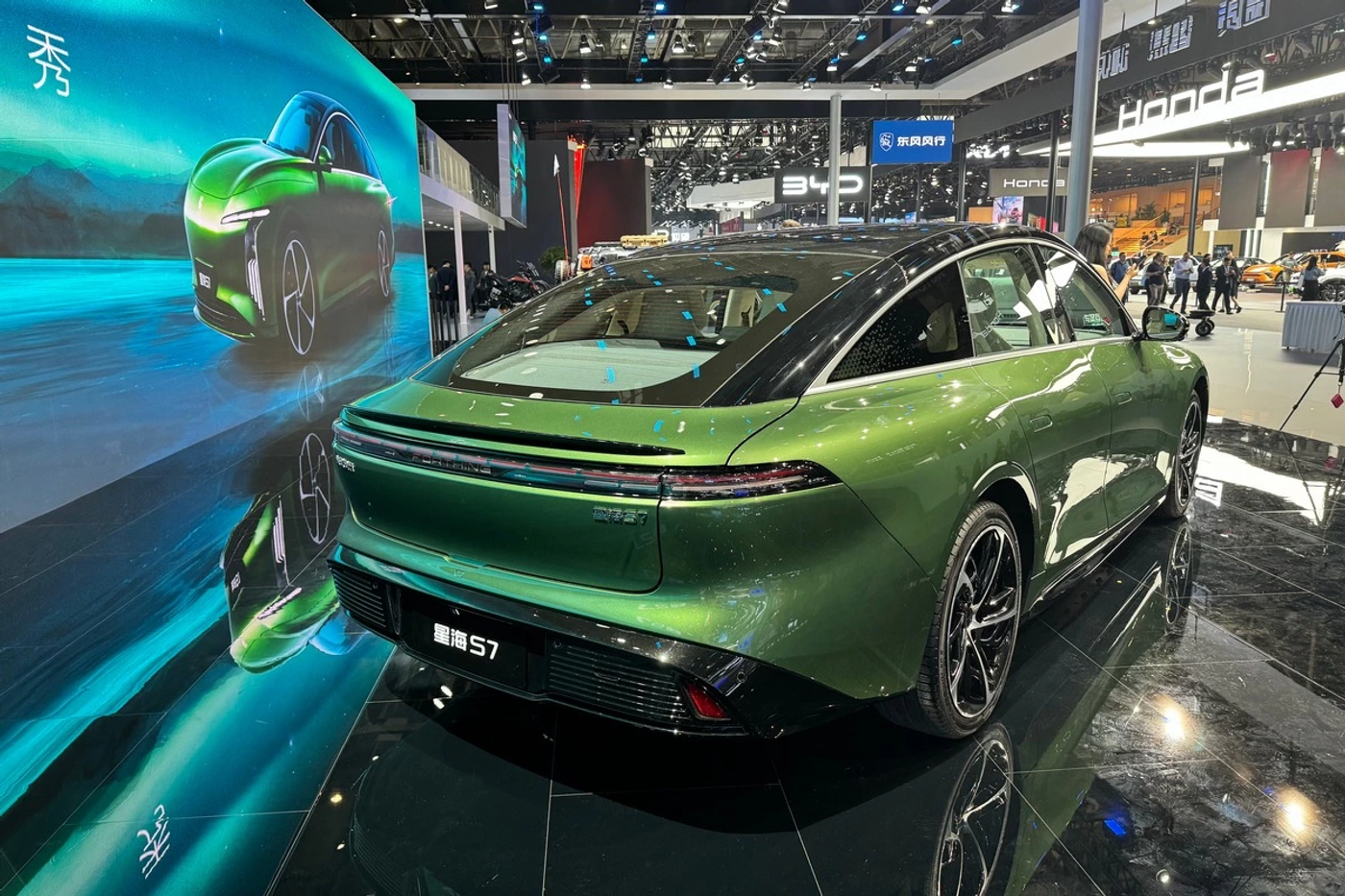 В Пекине открылся автосалон Auto China 2024: наш онлайн-репортаж