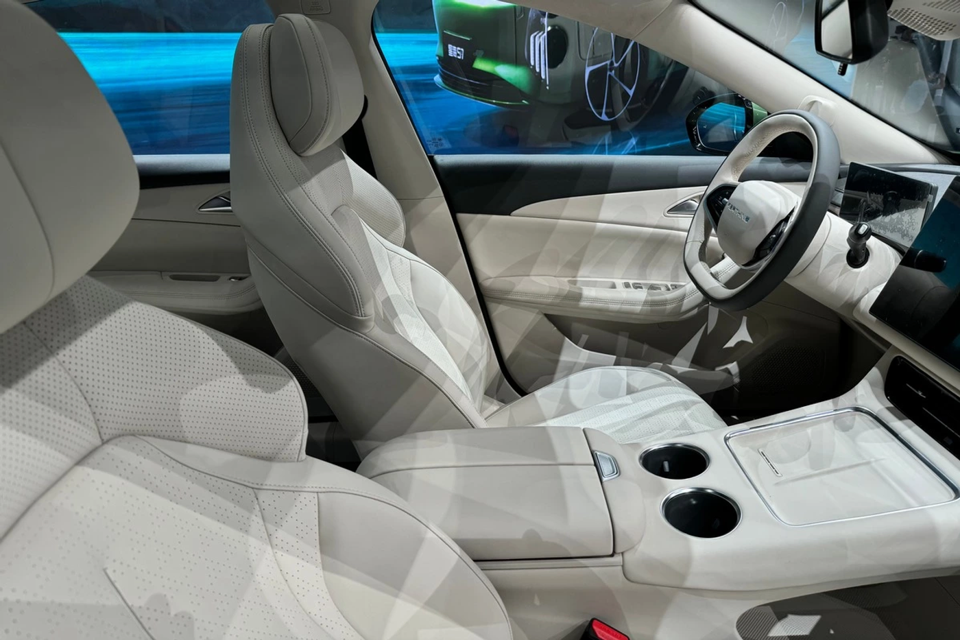 В Пекине открылся автосалон Auto China 2024: наш онлайн-репортаж