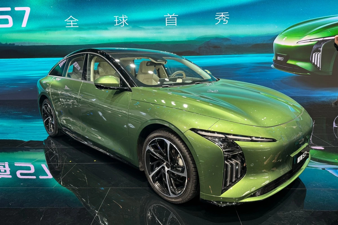 В Пекине открылся автосалон Auto China 2024: наш онлайн-репортаж
