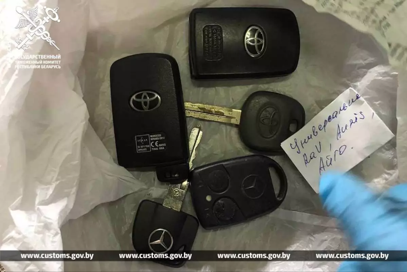 Таможня выявила схему ввоза автомобилей с поддельными белорусскими номерами из Польши