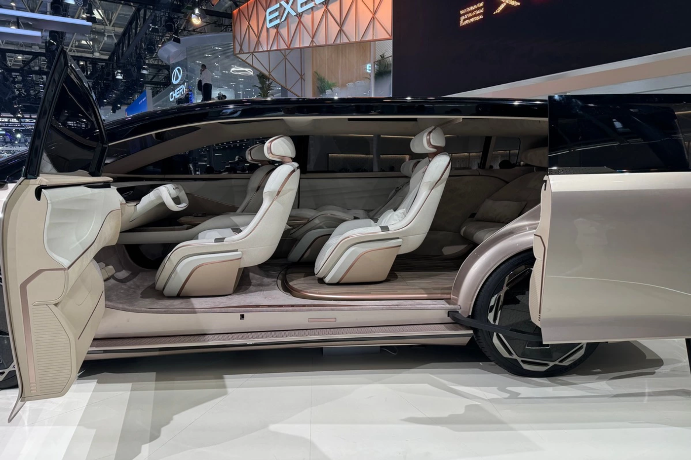 В Пекине открылся автосалон Auto China 2024: наш онлайн-репортаж