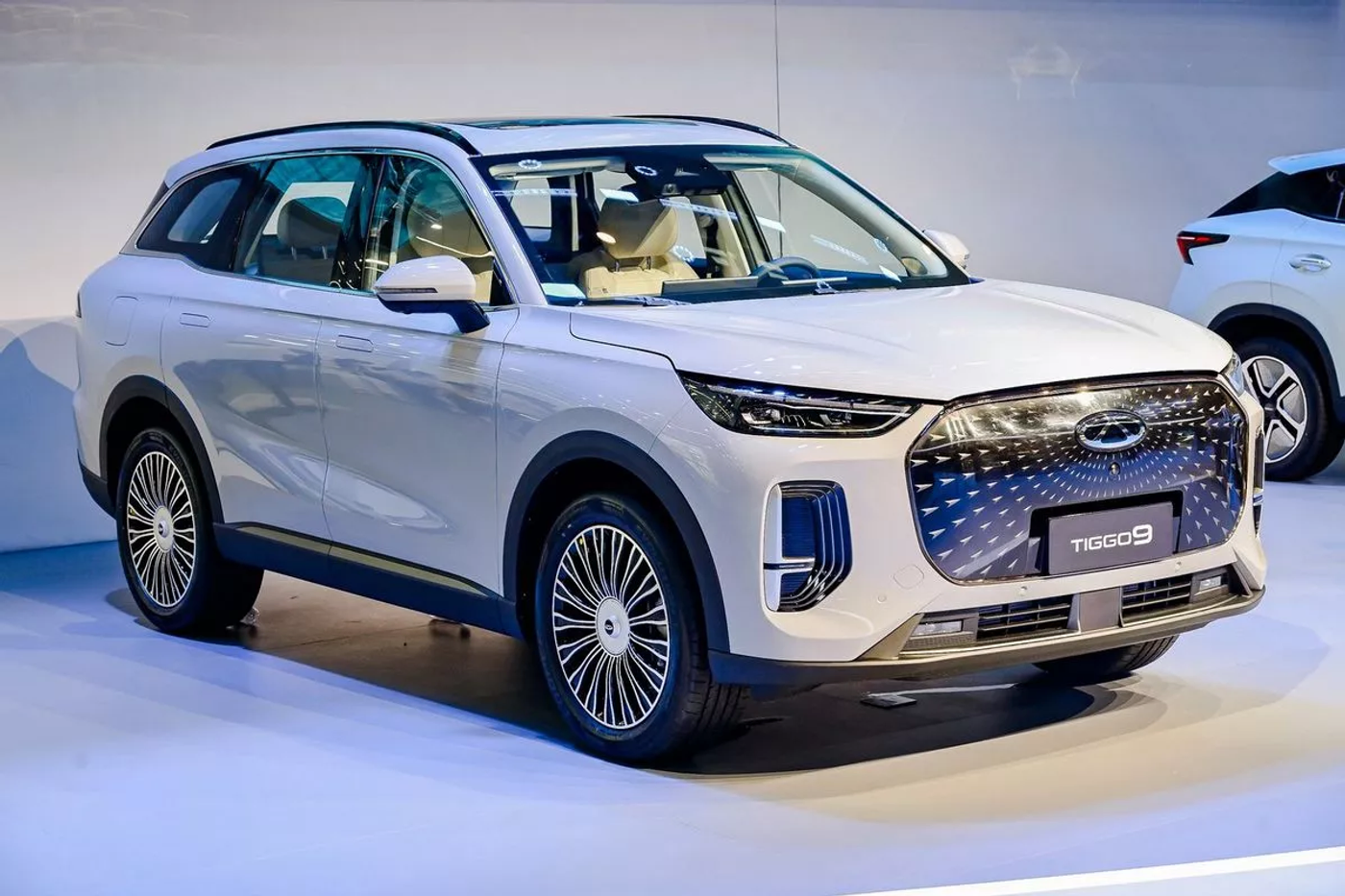 У флагманского кроссовера Chery Tiggo 9 появилась мощная гибридная версия