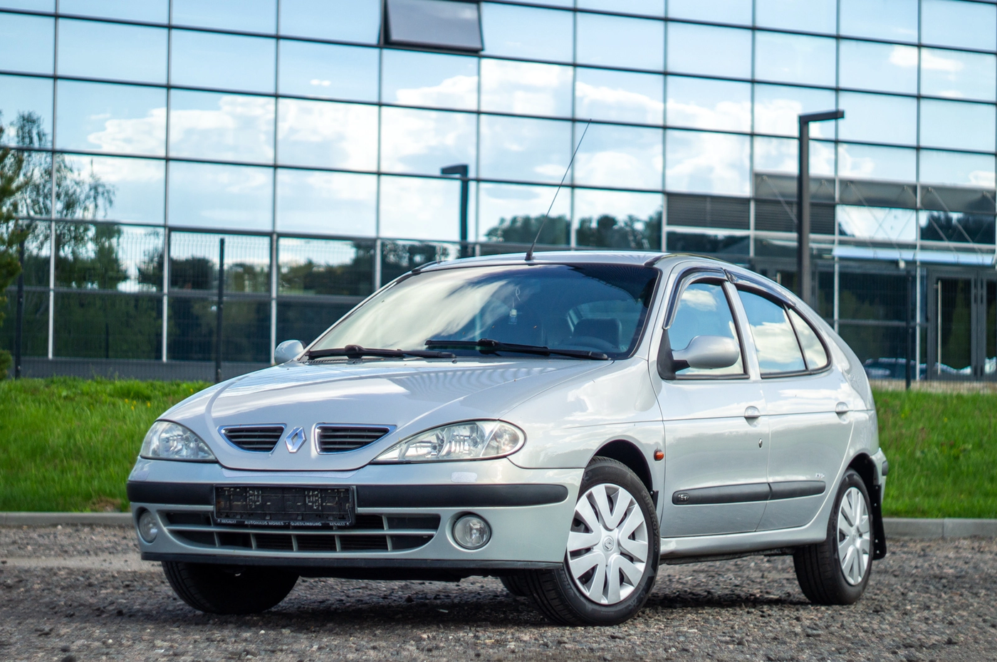 25 лет спустя: чем хорош сегодня Renault Megane I
