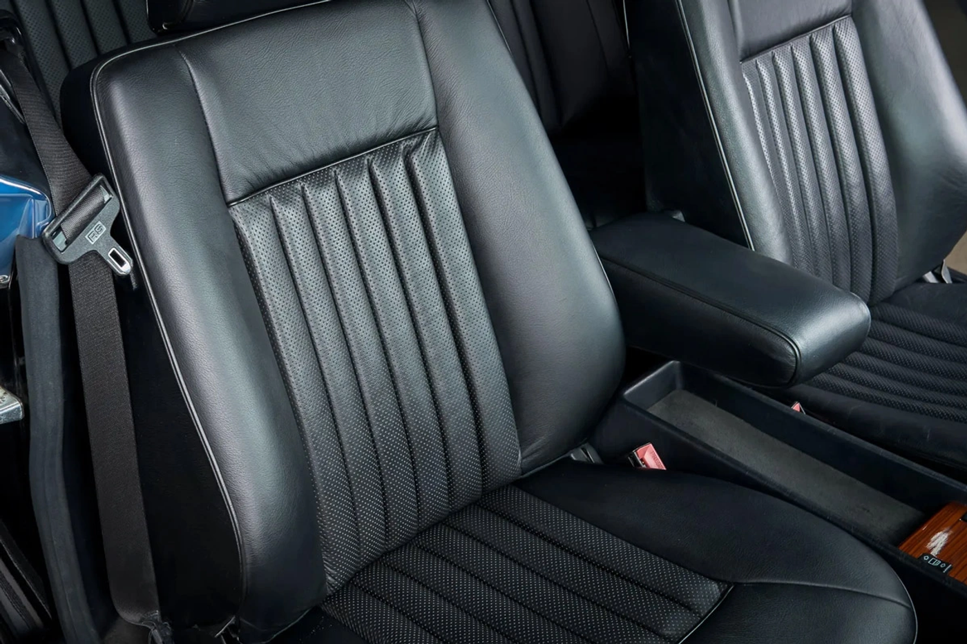Один владелец! Mercedes-Benz 300CE 1989 года выставлен на аукцион