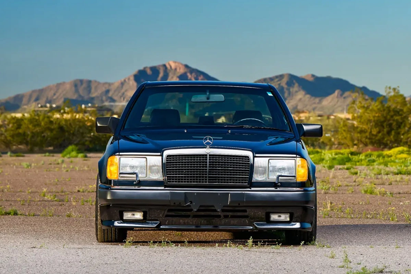Один владелец! Mercedes-Benz 300CE 1989 года выставлен на аукцион