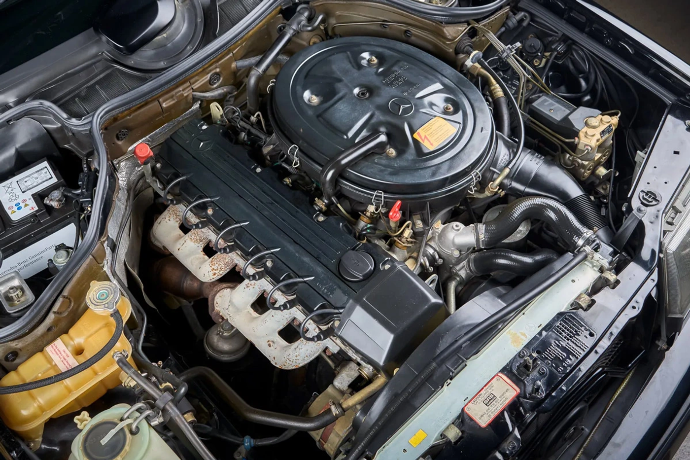 Один владелец! Mercedes-Benz 300CE 1989 года выставлен на аукцион
