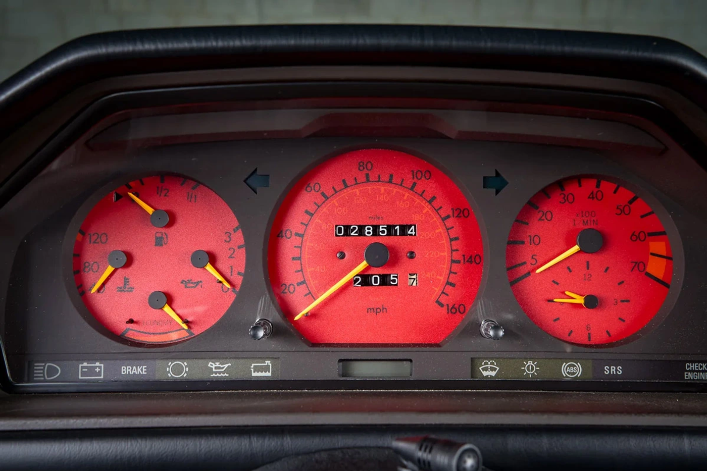 Один владелец! Mercedes-Benz 300CE 1989 года выставлен на аукцион