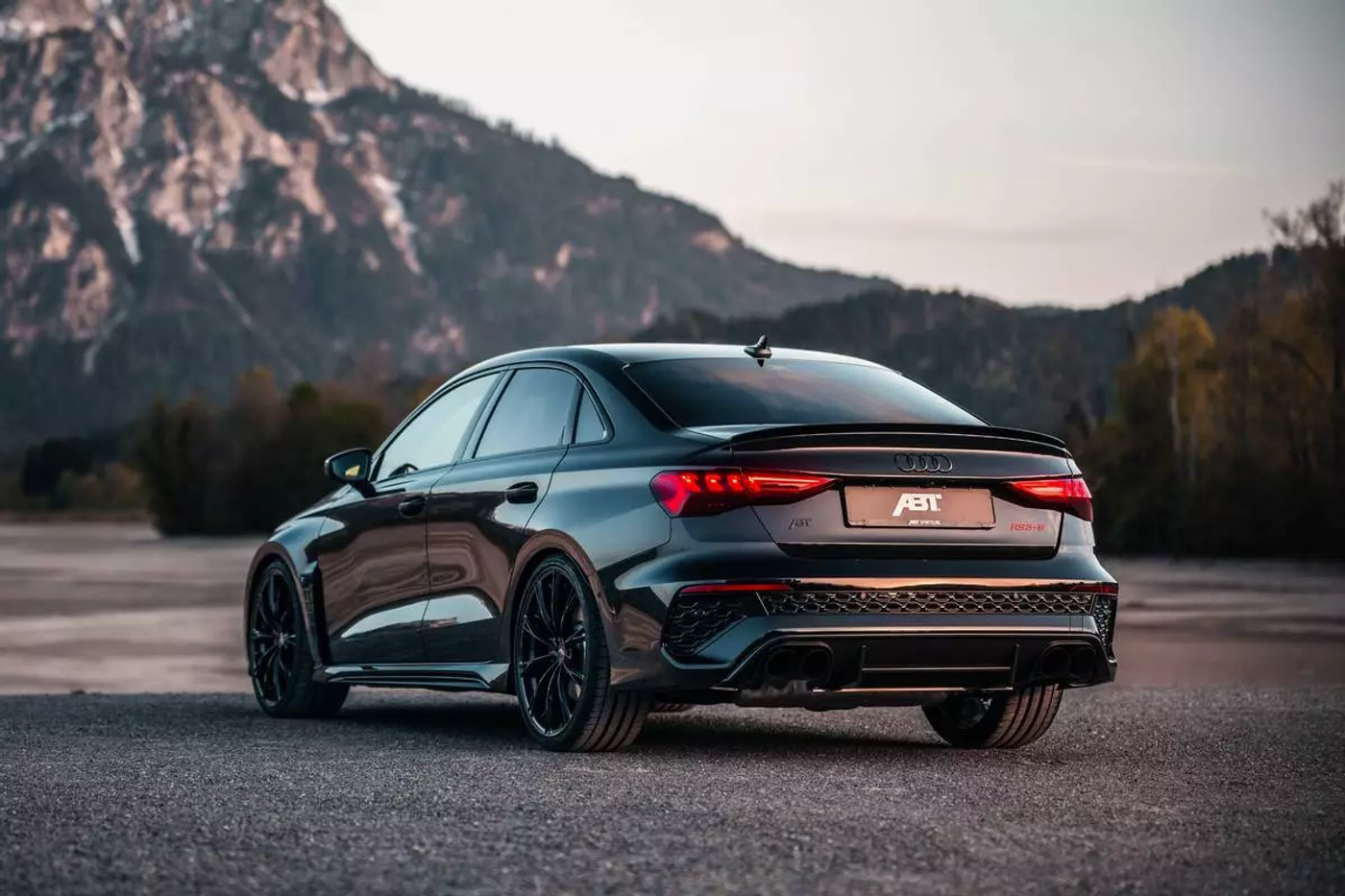 Ателье ABT навело марафет и форсировало Audi RS3
