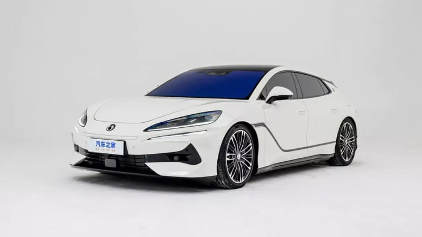 Рассекречен интерьер европейской модели Denza Z9 GT