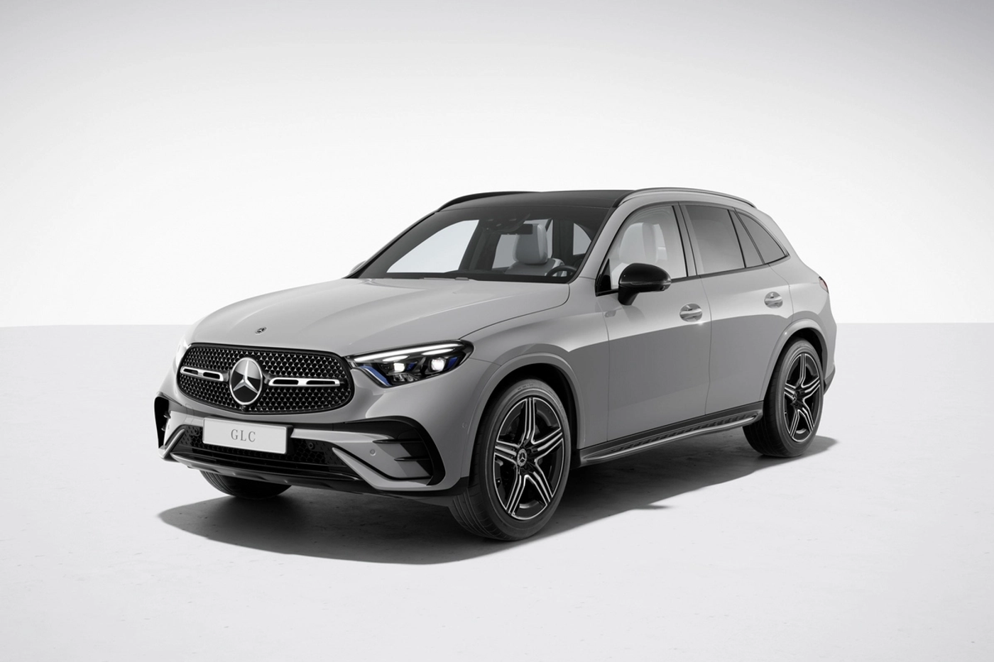 Mercedes C-класса и GLC получили новую мультимедиасистему и салон без кожи