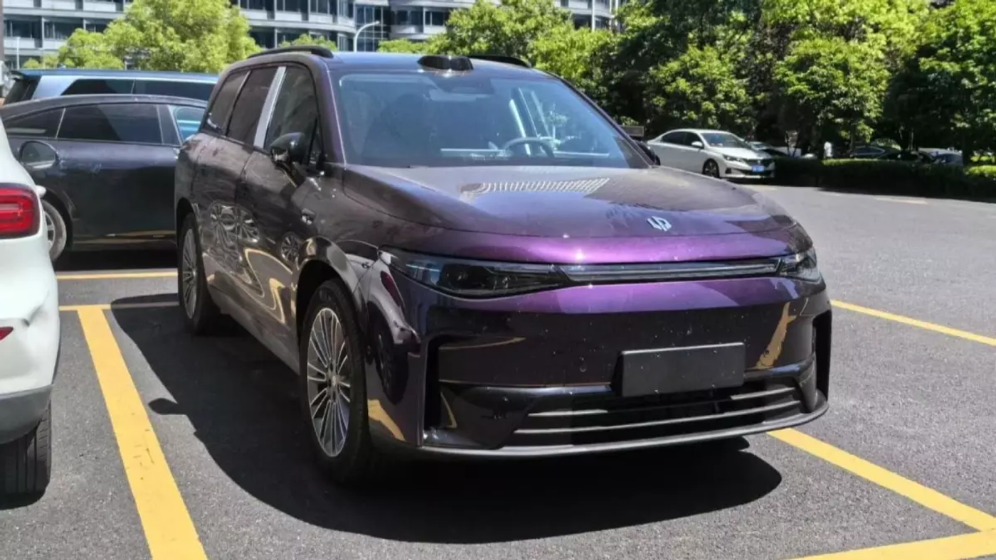 Leapmotor C16 поступает в дилерские центры Китая