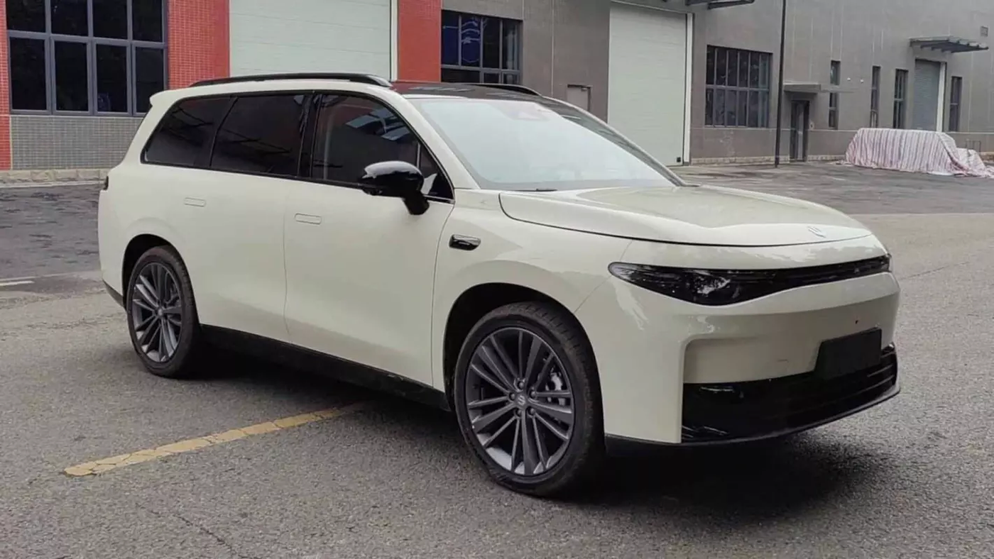 Leapmotor C16 поступает в дилерские центры Китая