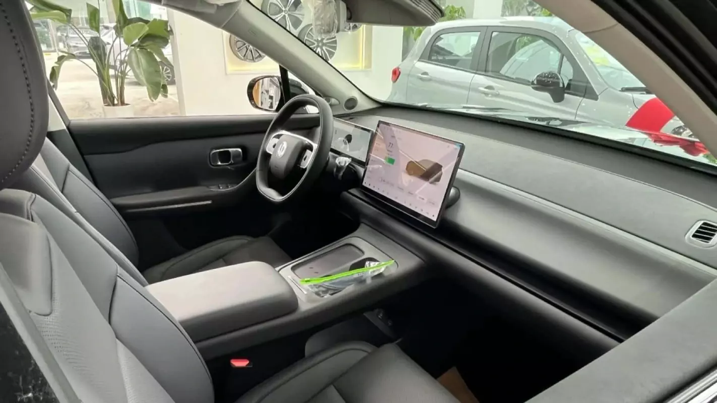 Leapmotor C16 поступает в дилерские центры Китая